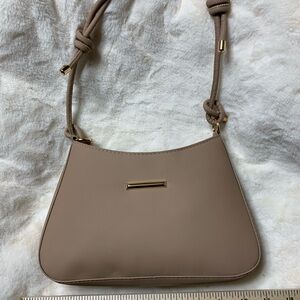 Elegant Tan Crossbody Adjustable Strap Bag